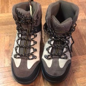 New with tags Low boots